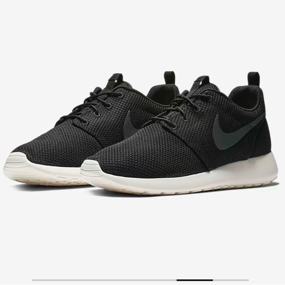 Nike men’s Roshe one shoes